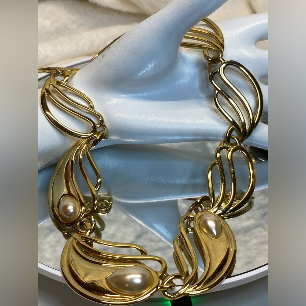 Gold Napier Stylized Pasiley Teardrop Pearl 'Pearl Bouquet' Statement Necklace - Picture 7 of 8